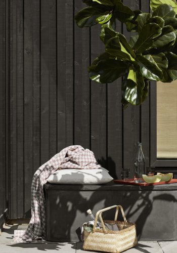 BROSTE COPENHAGEN Fiber havebnk, m. opbevaring - charcoal fibercement (103,5x48)