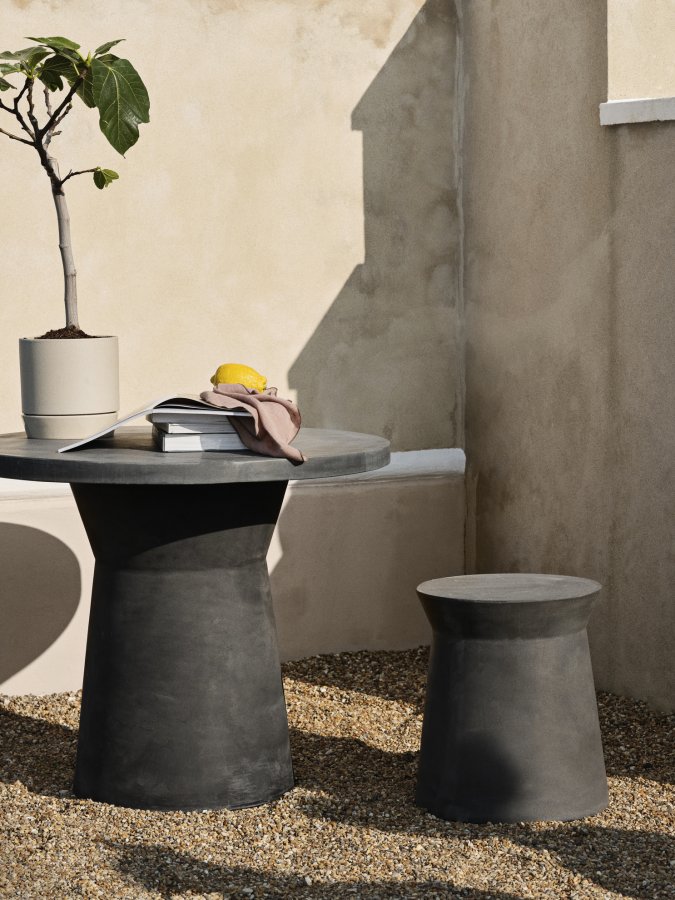 BROSTE COPENHAGEN Fiber udendrs skammel, rund - charcoal fibercement (40)