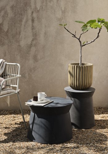 BROSTE COPENHAGEN Fiber udendrs sidebord, rund - charcoal fibercement (50)