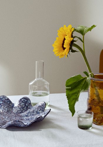 BROSTE COPENHAGEN Lilja Deco tallerken, rund - intense bl og hvid keramik