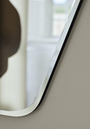 BROSTE COPENHAGEN Ruby vgspejl, heksagon - spejlglas og sort MDF (60x50)