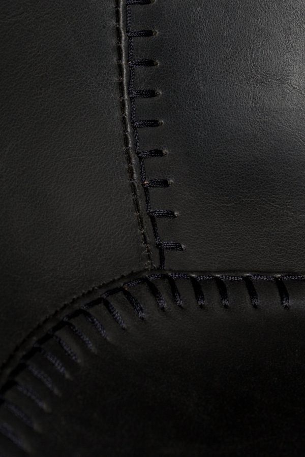 ZUIVER Feston barstol, m. rygln, armln og fodsttte - sort PU og sort stl (65cm)