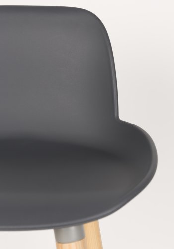ZUIVER Albert Kuip barstol, m. rygln og fodsttte - mrkegr polypropylen/natur ask (75cm)