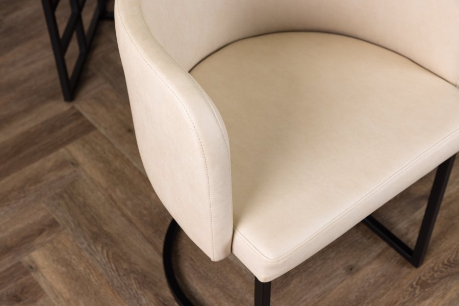 VENTURE DESIGN Simrishamn spisebordsstol, m. armln - beige TC-stof og sort stl