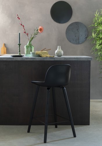 ZUIVER Albert Kuip barstol, m. rygln og fodsttte - sort polypropylen og sort asketr (65cm)