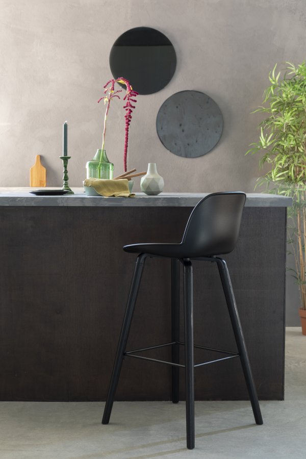 ZUIVER Albert Kuip barstol, m. rygln og fodsttte - sort polypropylen og sort asketr (75cm)