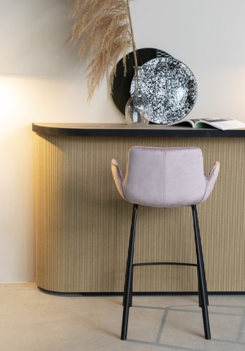 ZUIVER Brit barstol, m. rygln, armln og fodsttte - lyserd polyester og sort stl