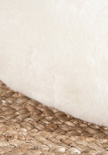 VENTURE DESIGN Ruston brnepuf, rund - hvid lammeuld (40)