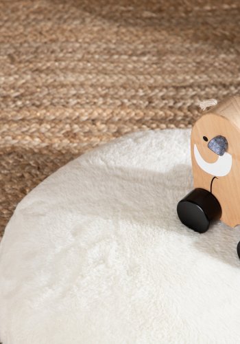 VENTURE DESIGN Ruston brnepuf, rund - hvid lammeuld (40)