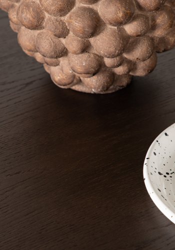 VENTURE DESIGN Stone spisebord, rund - mokka finér og sort stl (120)