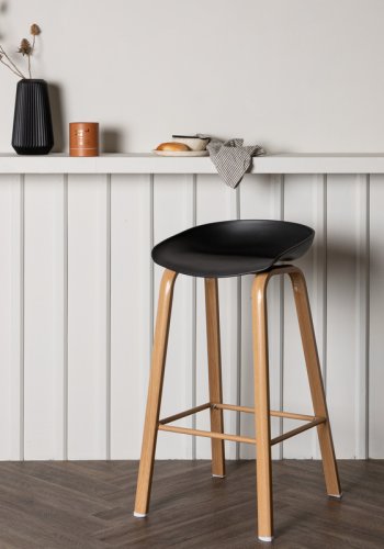 VENTURE DESIGN Decatur barstol, m. rygln og fodsttte - sort polypropylen og natur stl