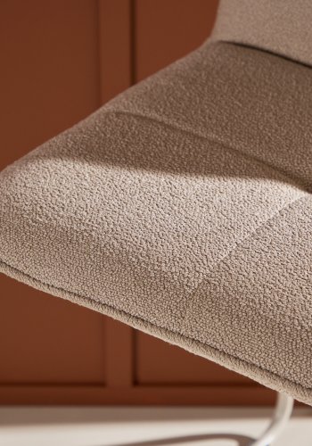 VENTURE DESIGN Bisbee barstol, m. rygln og fodsttte - beige bouclé stof og stl