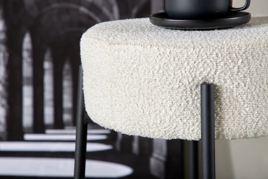 VENTURE DESIGN Tucson barstol, m. fodsttte - hvid bouclé stof og sort stl
