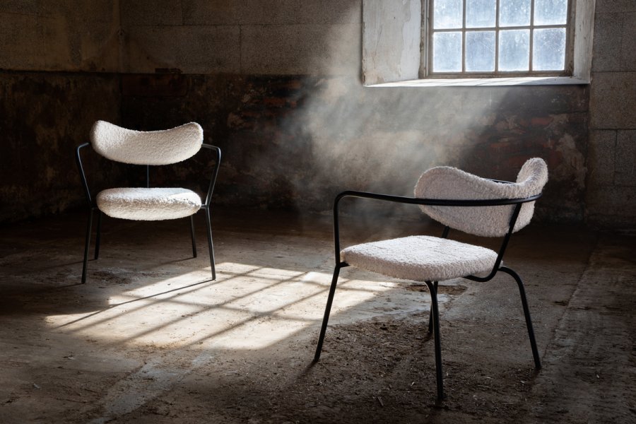 VENTURE DESIGN Duffy lnestol - hvid bamsestof og sort stl