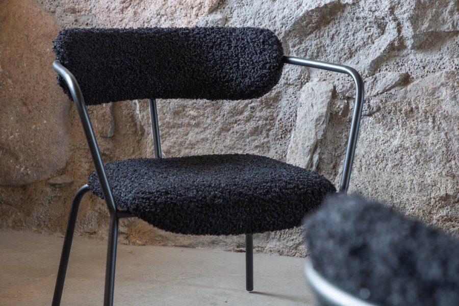 VENTURE DESIGN Duffy lnestol - sort bamsestof polyester og sort stl