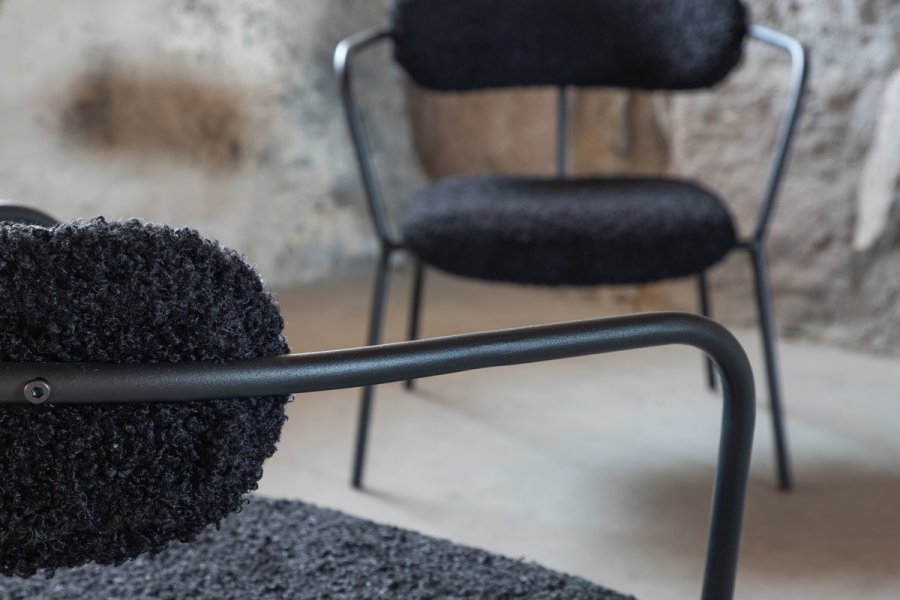 VENTURE DESIGN Duffy lnestol - sort bamsestof polyester og sort stl