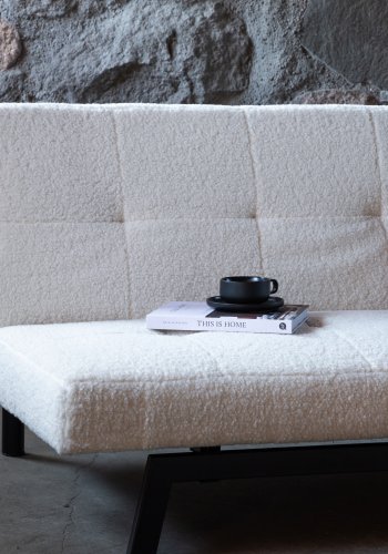 VENTURE DESIGN Bodil sovesofa - hvid bamsestof og sort stl (180x106)