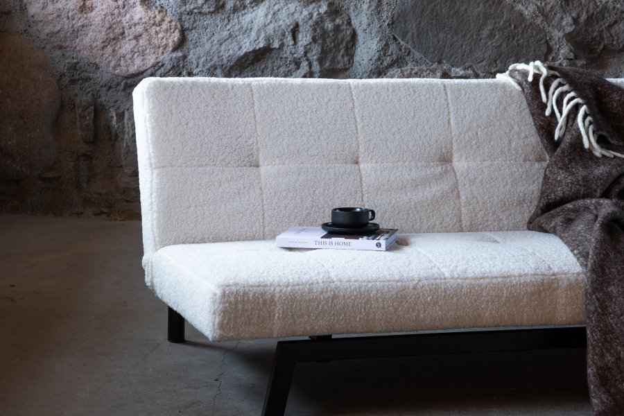 VENTURE DESIGN Bodil sovesofa - hvid bamsestof og sort stl (180x106)