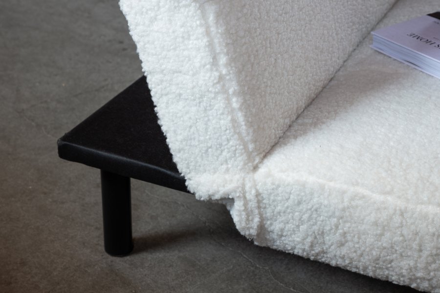 VENTURE DESIGN Bodil sovesofa - hvid bamsestof og sort stl (180x106)