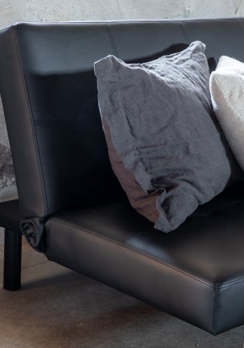 VENTURE DESIGN Bodil sovesofa - sort PU og sort stl (180x60)