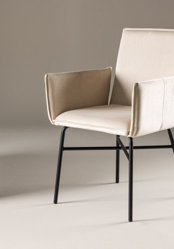 VENTURE DESIGN Petra spisebordsstol, m. armln - beige polyester fljl og sort stl