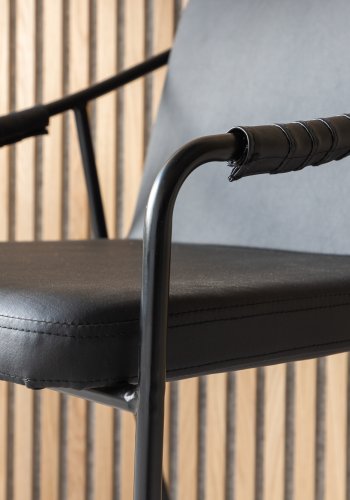 VENTURE DESIGN Tvist spisebordsstol, m. armln - sort PU/polyester og sort stl