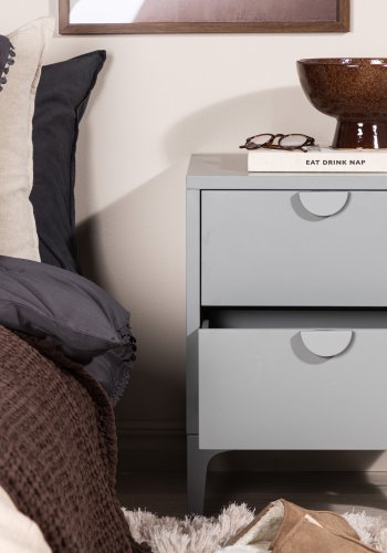 VENTURE DESIGN Piring sengebord, m. 2 skuffer - lysegr stl (45x40)