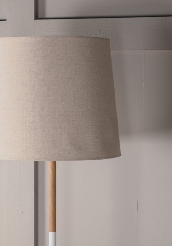 VENTURE DESIGN Hattman gulvlampe, m. lille bordplade - hr, hvid/natur stl og hvid marmor