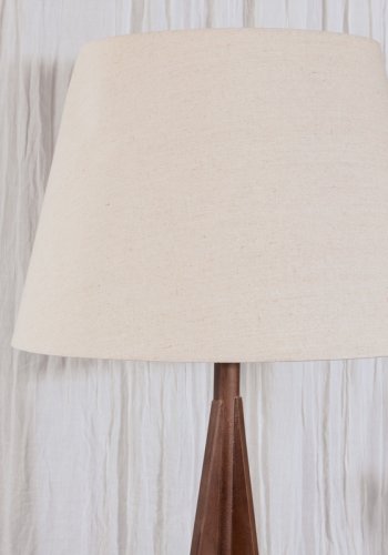 VENTURE DESIGN Kona gulvlampe - linned og espresso gummitr