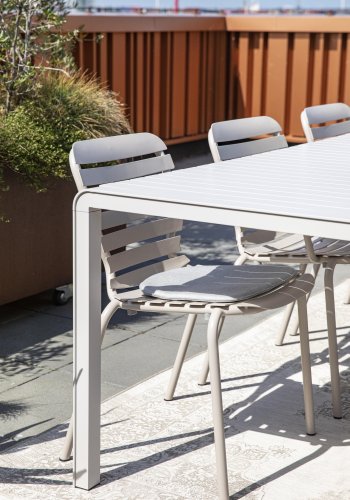 ZUIVER Vondel havestol, stabelbar - ler hvid aluminium