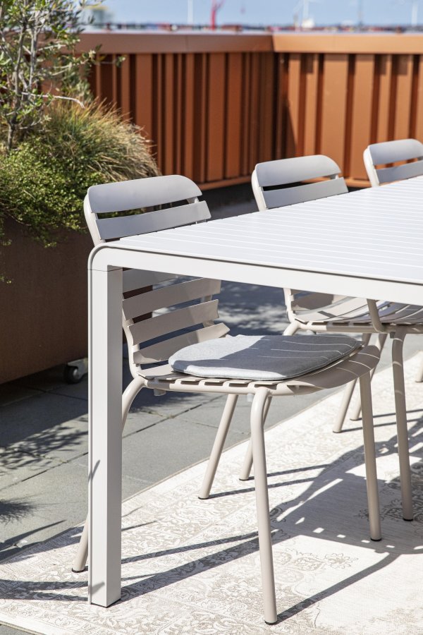 ZUIVER Vondel havestol, stabelbar - ler hvid aluminium