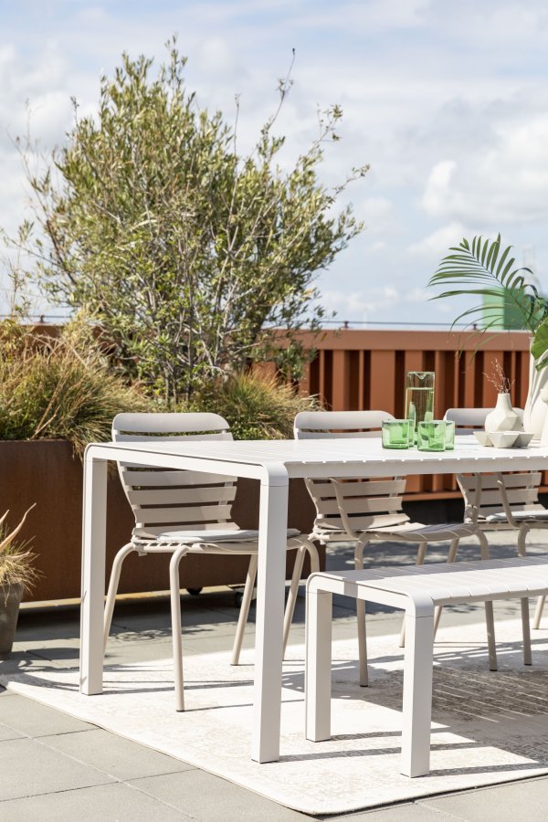 ZUIVER Vondel havebnk, rektangulr - ler hvid aluminium (129,5x45)