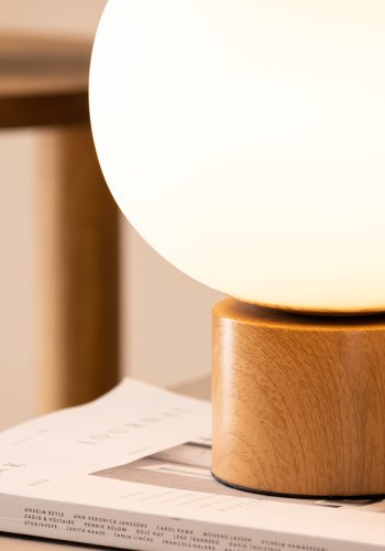 VENTURE DESIGN Cholet bordlampe - hvid glas og natur jern