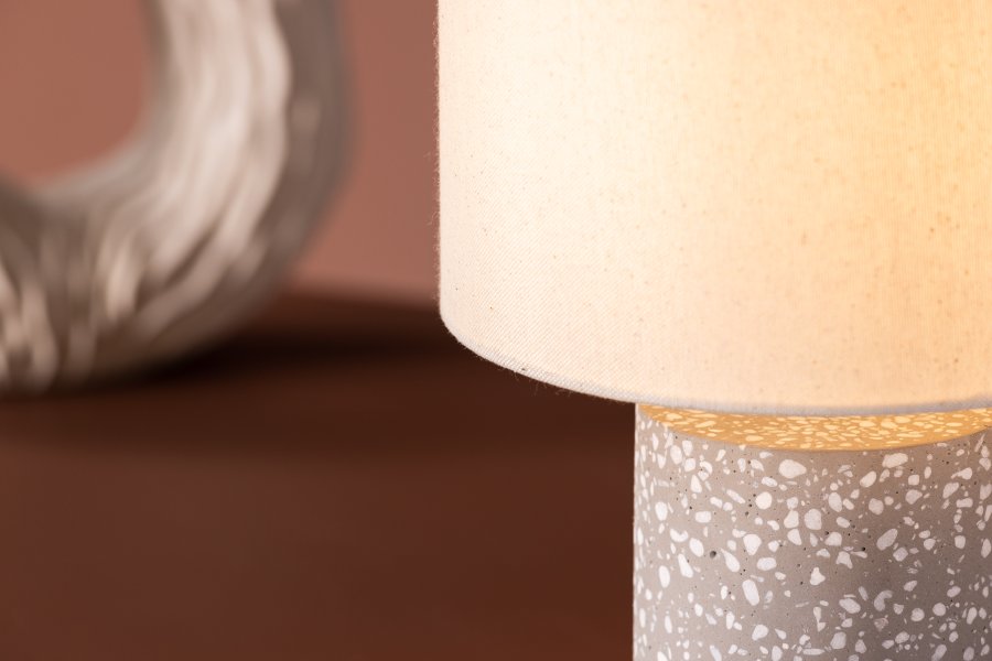 VENTURE DESIGN Dijon bordlampe - beige hr og gr terrazzo