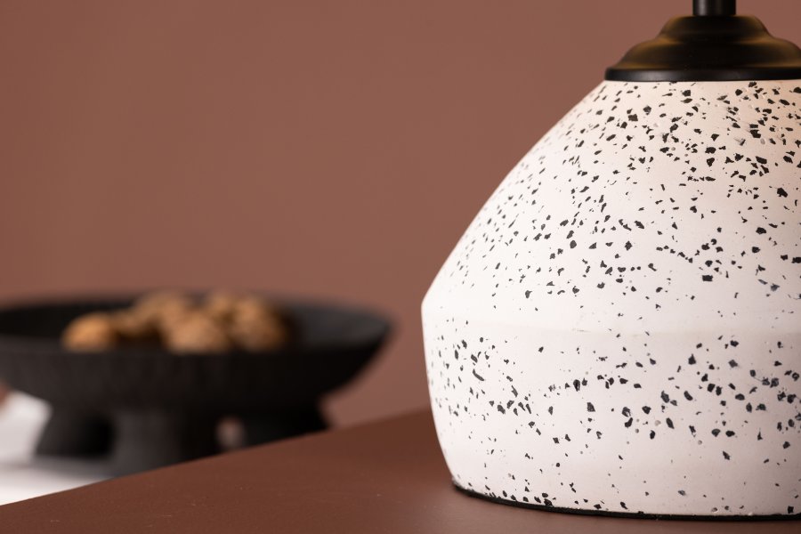 VENTURE DESIGN Sisteron bordlampe - mrkegr hr og hvid terrazzo