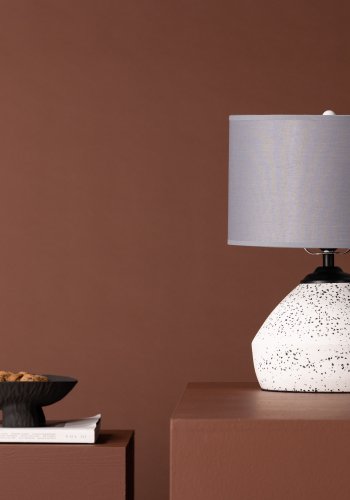 VENTURE DESIGN Sisteron bordlampe - mrkegr hr og hvid terrazzo
