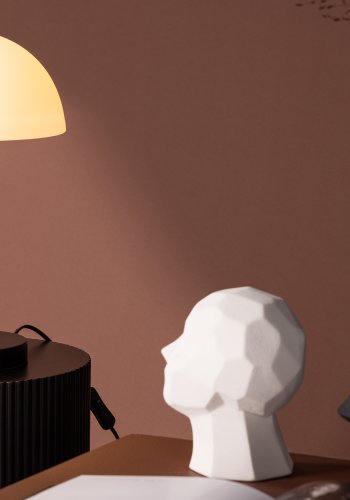 VENTURE DESIGN Ferrand bordlampe - hvid glas og sort jern