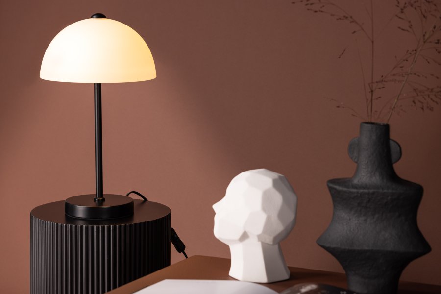 VENTURE DESIGN Ferrand bordlampe - hvid glas og sort jern