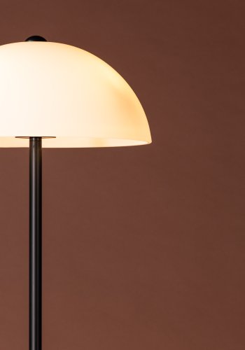 VENTURE DESIGN Ferrand gulvlampe - hvid glas og sort jern