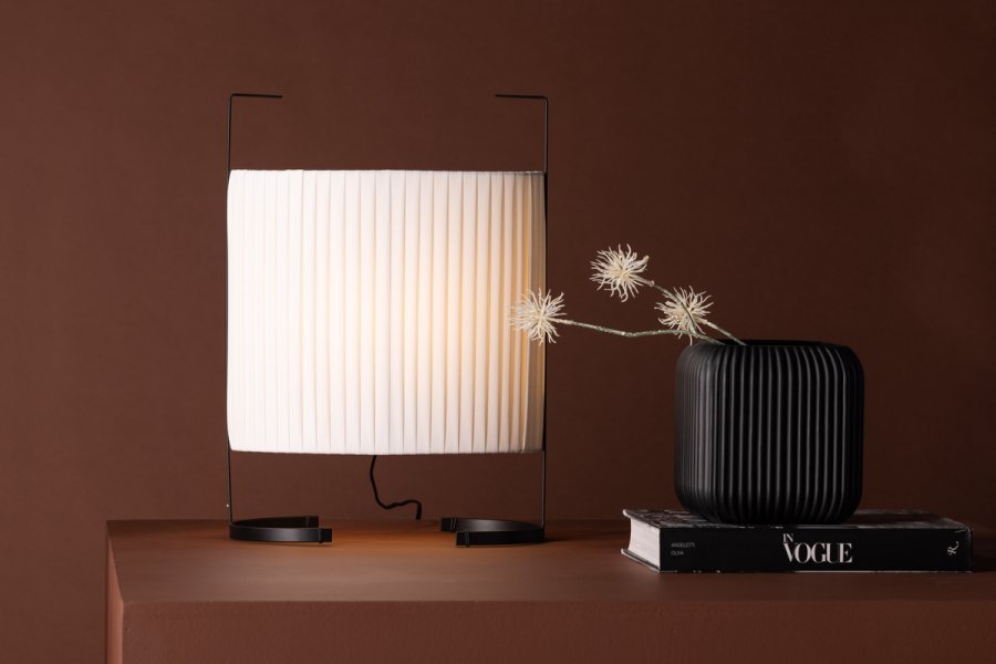 VENTURE DESIGN Rennes gulvlampe, Small - hvid stof og sort jern