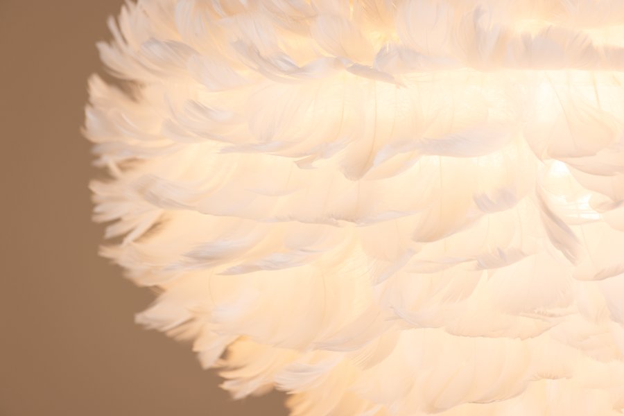 VENTURE DESIGN Nicola loftlampe, Large - hvid kunstige fjer