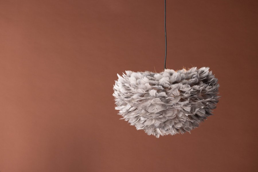 VENTURE DESIGN Nicola loftlampe, Medium - gr kunstige fjer