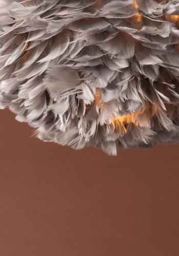 VENTURE DESIGN Nicola loftlampe, Medium - gr kunstige fjer