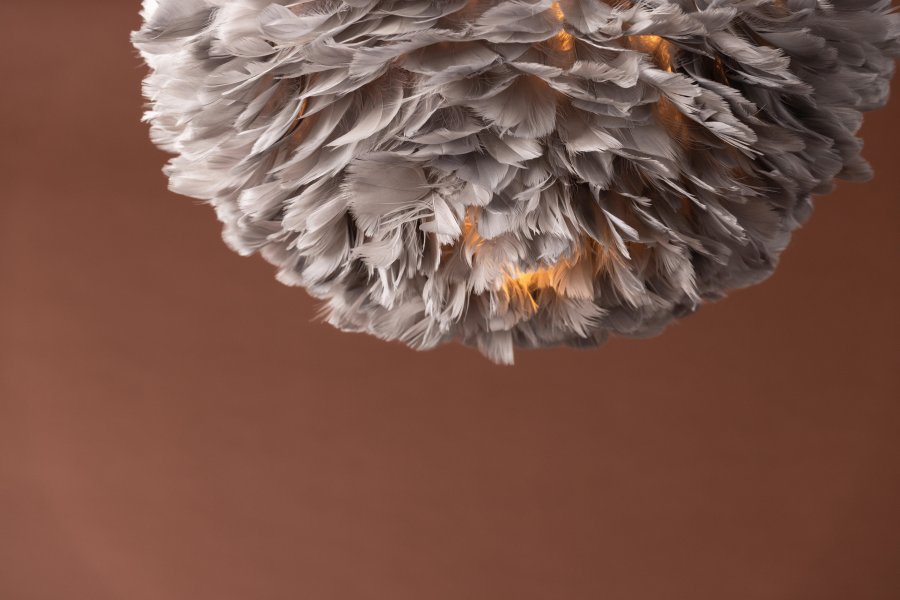 VENTURE DESIGN Nicola loftlampe, Medium - gr kunstige fjer