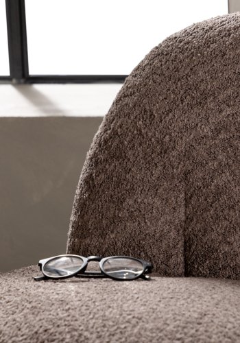 VENTURE DESIGN Omaha loungestol - brun bouclé polyester