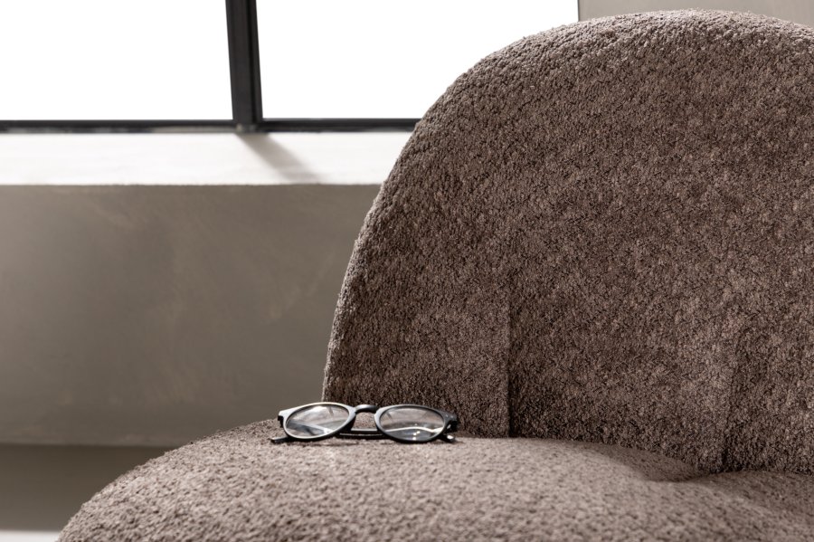 VENTURE DESIGN Omaha loungestol - brun bouclé polyester