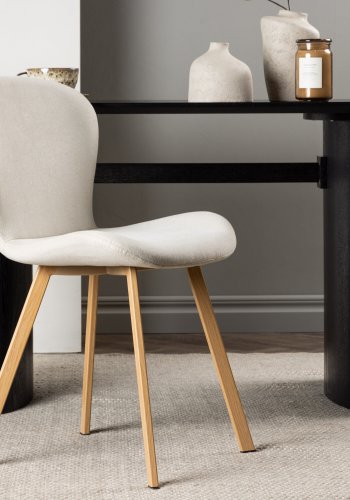 VENTURE DESIGN Lilja spisebordsstol - beige stof og stl med egetrslook