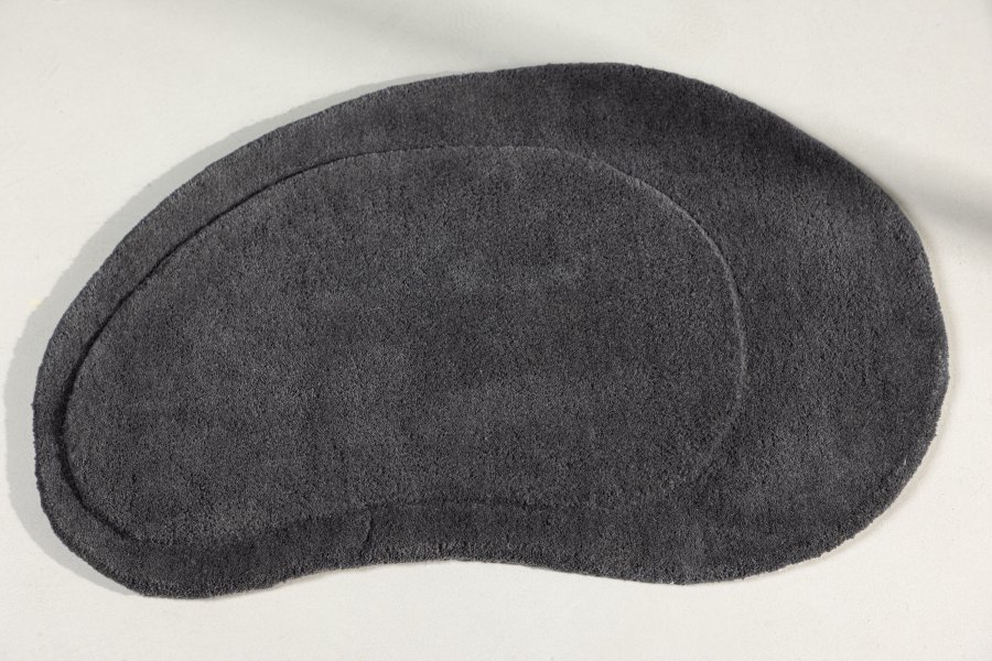 VENTURE DESIGN Sten gulvtppe, oval - mrkegr uld m. stofbagside (50x75)