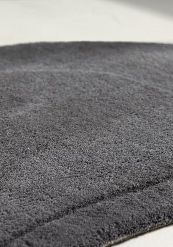 VENTURE DESIGN Sten gulvtppe, oval - mrkegr uld m. stofbagside (50x75)