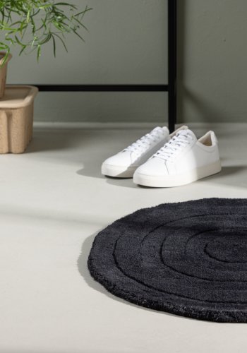 VENTURE DESIGN Nora drmtte, halvmne - sort uld (50x80)